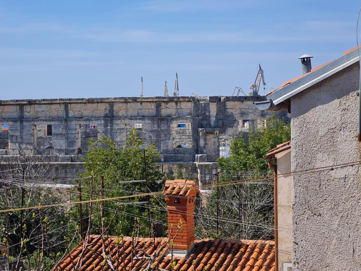 Atraktivan Stan U Blizini Pulske Arene !! Apartment Pula