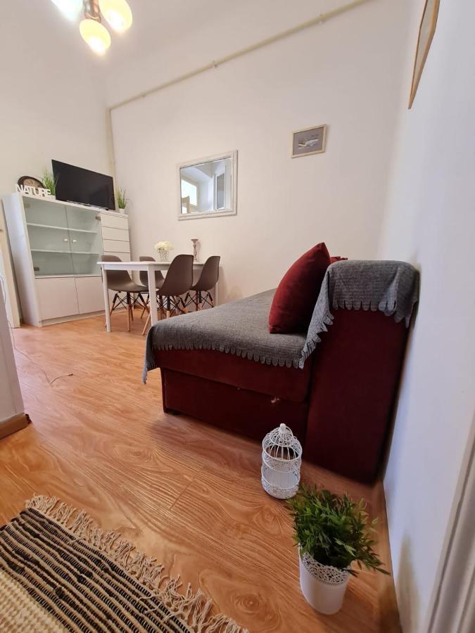 Apartament Atraktivan Stan U Blizini Pulske Arene !!